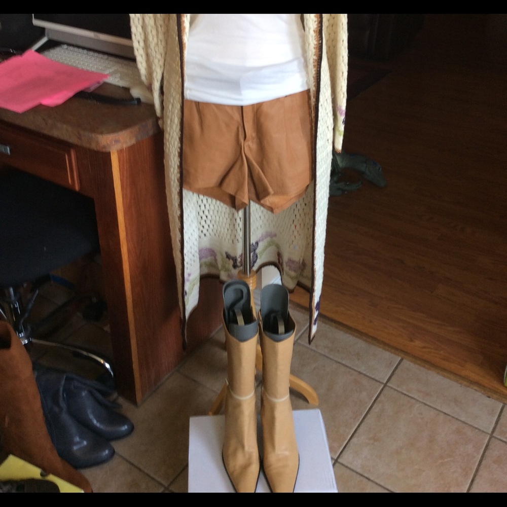 SOLD - Gianni Bini Cream and Camel Leather Boots Size 8.5M, Pre-owned - Picture 3 of 16